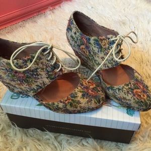 Jeffrey Campbell TGIF tapestry wedge lace up 8 1/2